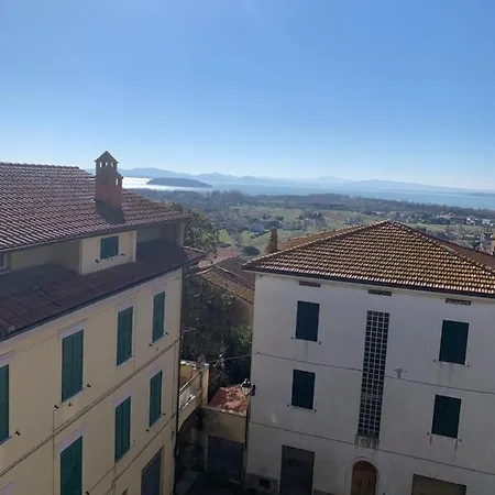 Lo Scorcio Sul Lago Tuoro sul Trasimeno